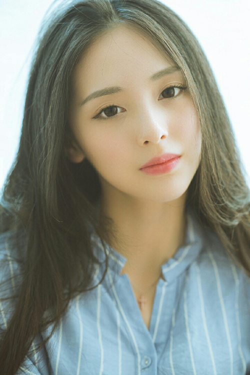 “宽板滑水:东三叉湖赛场让水面上的挑战更具视觉冲击力”