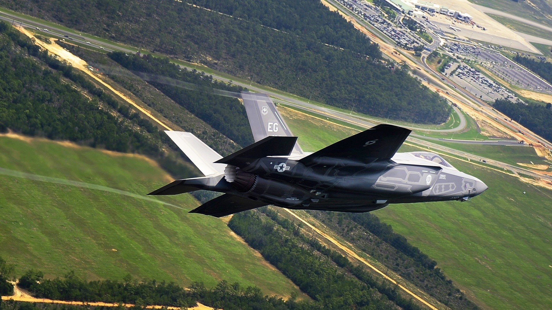 大学生滑雪挑战赛推动校园冰雪发展,大学生滑雪活动