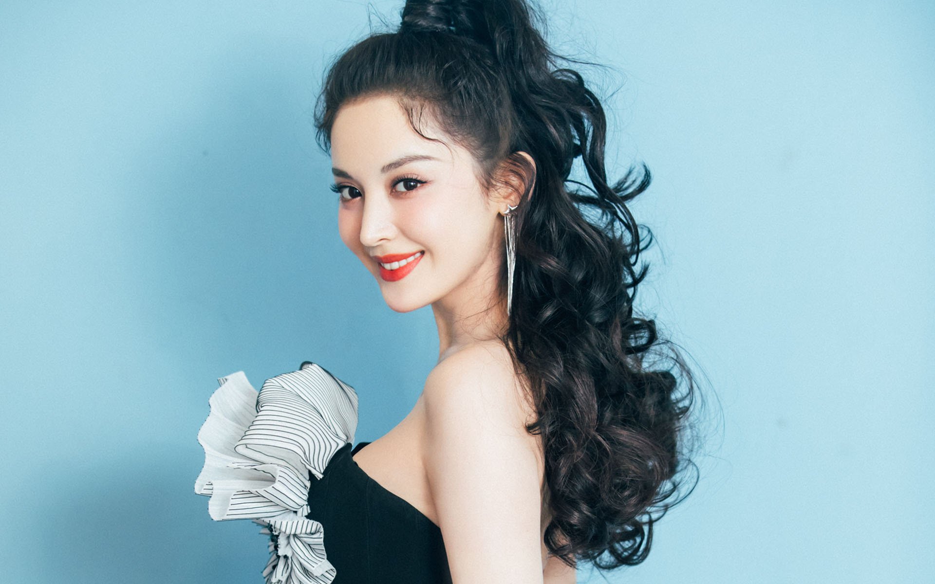 mk体育电脑版-德甲激战正酣，拜仁领跑多特紧追不舍